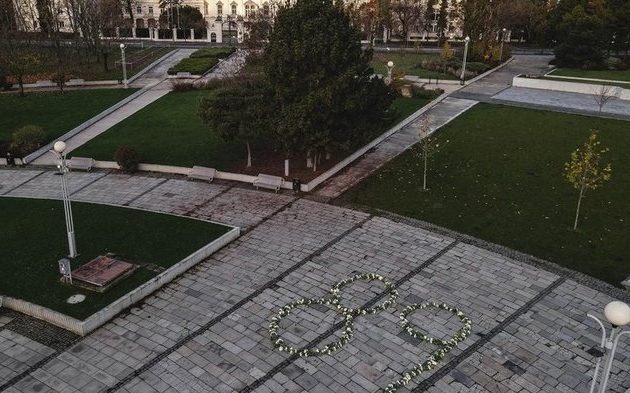 A Tisztességes Szlovákiáért mozgalom több ezer virágot helyezett el a városok főterein 