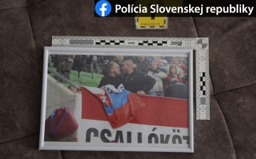 Rács mögé kerülhet a csallóközi szurkoló, aki megpróbálta felgyújtani a szlovák címeres sálat 
