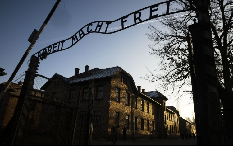 Gusztustalan vicc miatt került bajba egy holland turista Auschwitzban