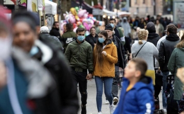 Az Egyesült Királyság vesztésre áll a vírus elleni harcban