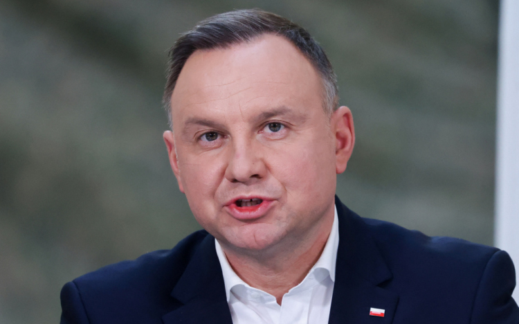 Lengyelek: Orbán politikája sokba fog kerülni a magyaroknak
