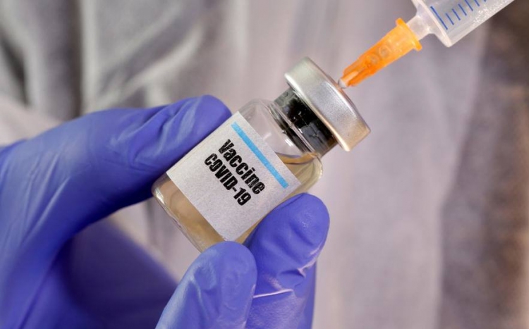 Kína „globális közkinccsé” nyilvánítana a koronavírus elleni vakcinát