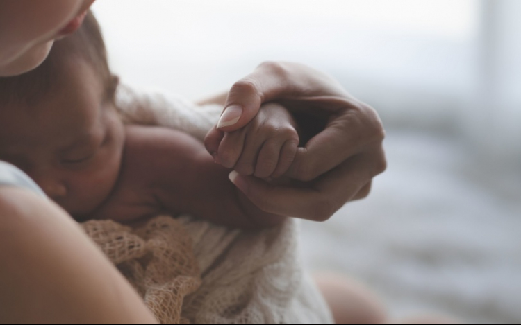 Ritka születési rendellenesség: embriót találtak egy újszülött hasában