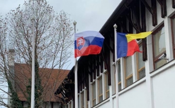 Tiltakozásul levonták az Europai Unió zászlaját Dunaszerdahelyen