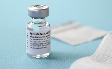 EU: Engedélyezhetik a Pfizer/BioNTech vakcináját a 12-15 éveseknél