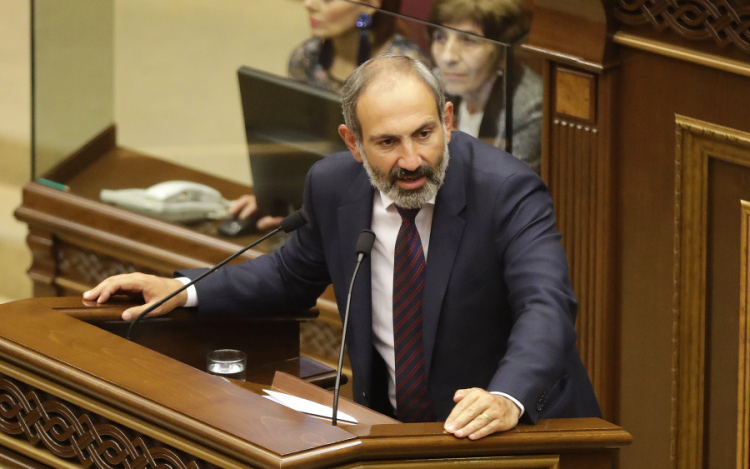 Kétszer is összeverekedtek egy ülés alatt az örmény parlamentben (VIDEÓ)