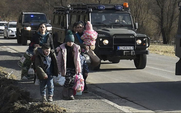 Csak tegnap tízezer menekült érkezett Szlovákiába
