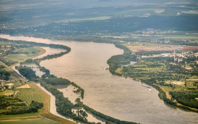 A Duna mentén az elektromos vezetékek biztonságosabbak lesznek a madarak számára 