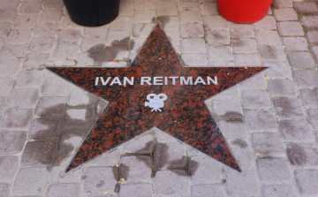 Komárom: a „hírességek sétányának” első csillagát Ivan Reitman kapta