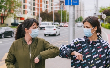 Koronavírus: Visszatérhet a szájmaszk, 5000 eurós büntetés jár a házi karantén megszegéséért