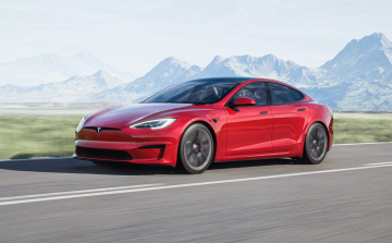 Íme a megújult Tesla Model S