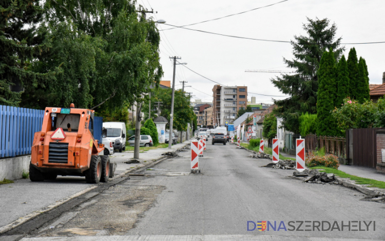 Dunaszerdahely: a Karcsai út felújítása valószínűleg két hétig tart 
