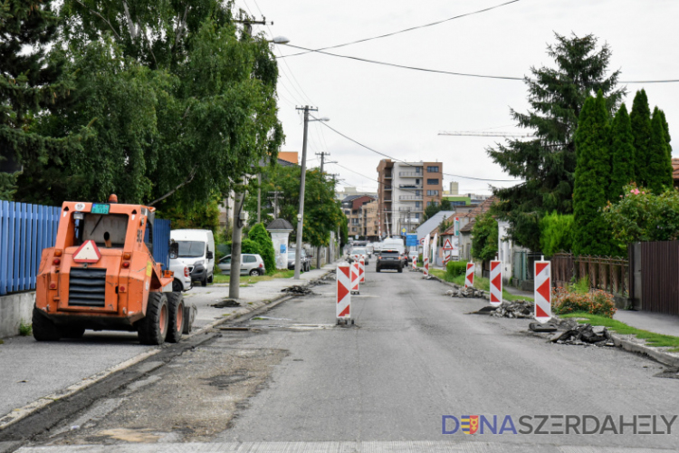 Dunaszerdahely: a Karcsai út felújítása valószínűleg két hétig tart 