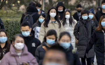 Kínában kezd elszabadulni a pokol: már az útleveleket vonják be a vírus miatt