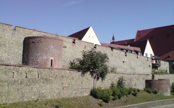 Tatarozás után fokozatosan nyitják meg a pozsonyi várfalat