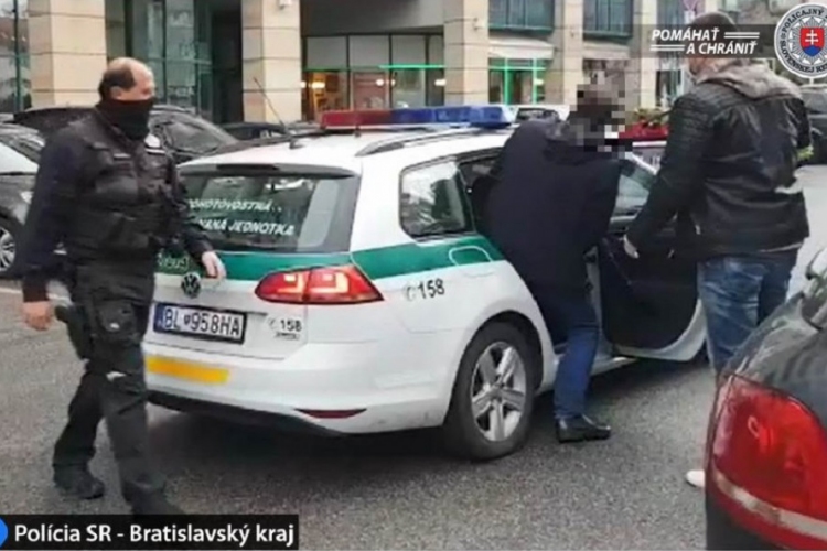 Köztisztviselőt tartóztattak le a pozsonyi rendőrök