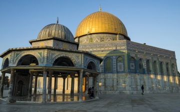 Több mint két hónap után megnyitották Jeruzsálemben az Al Aksza mecsetet
