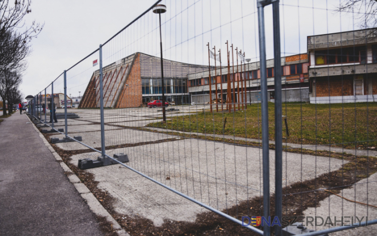 Dunaszerdahely: februárban kezdik a régi sportcsarnok lebontását