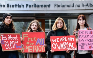 Skócia: ingyenesen férhetnek hozzá a nők a menstruációs termékekhez 