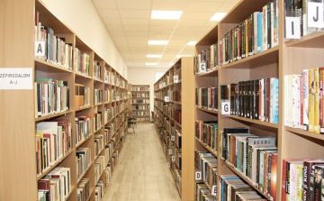 Komárom: Megnyitott a felújított Jókai Mór Könyvtár
