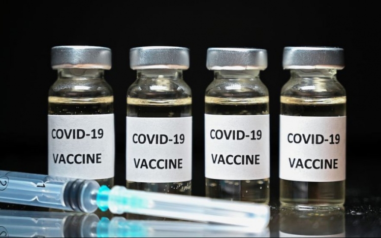Vakcinahiány: egy hétre leáll az első adagok oltása