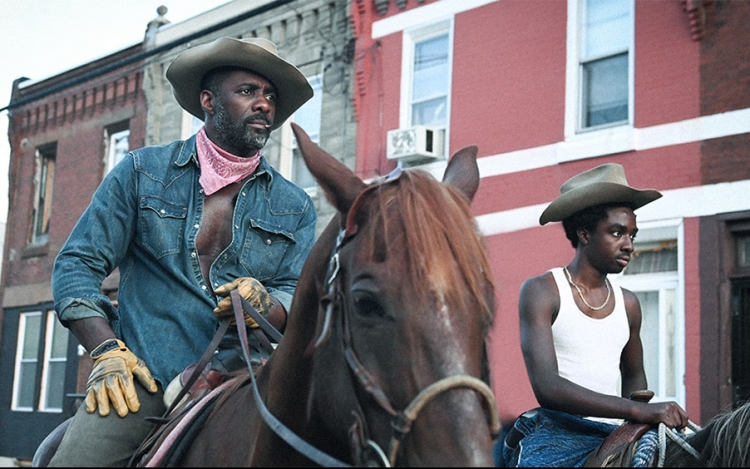 Előzetes: Idris Elba hamarosan érkező netflixes mozija nagyot fog ütni, íme a Városi Cowboy