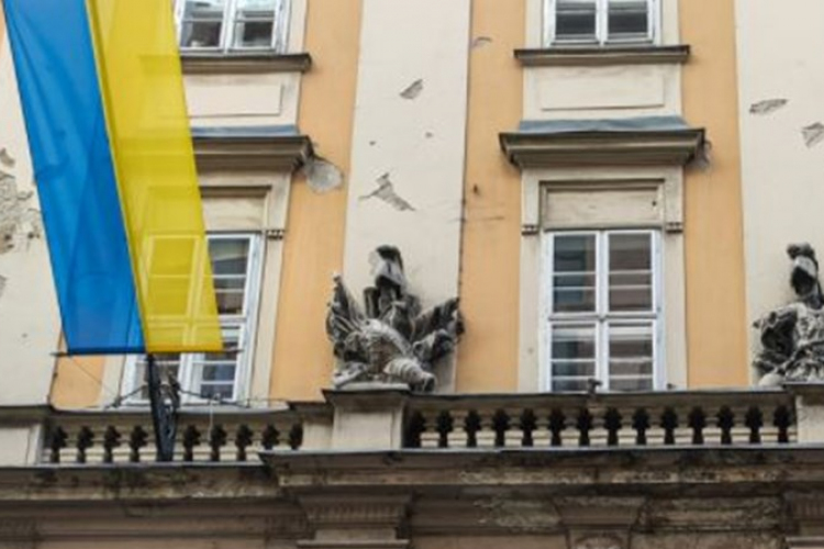 Budapest: Ukrán zászló lobog a Városházán