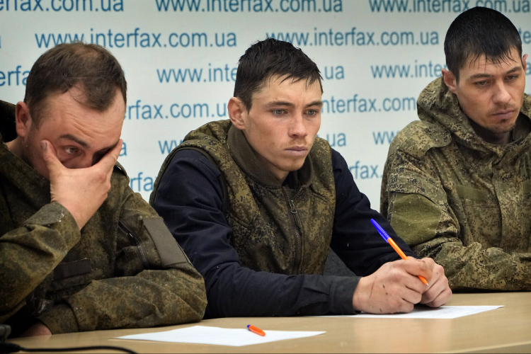 Orosz hadifoglyok: Gyűlöljük a vezetőinket, úgy dobtak ide minket, mint a kiscicákat