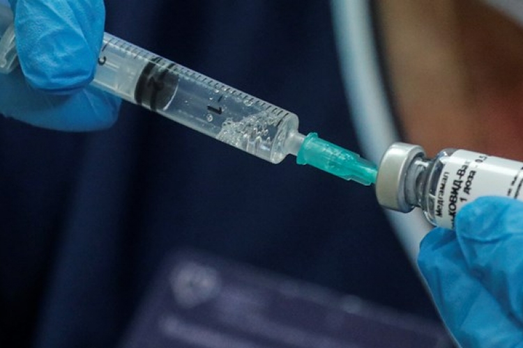Magyarországon napokon belül jóváhagyhatják az orosz vakcinát