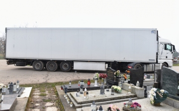 Nyitra: Egy második hűtőkocsira is szükség van a holttestek tárolásához