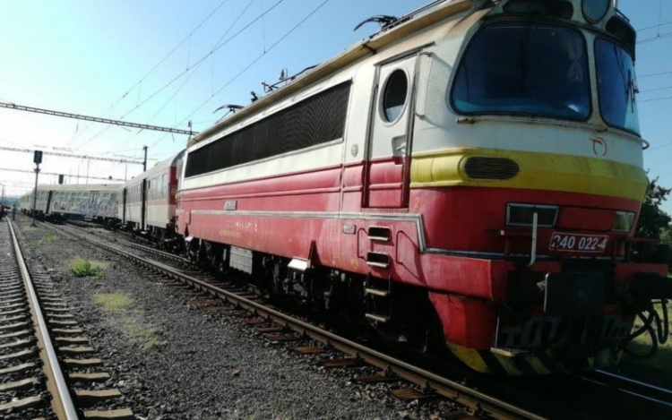 Vonat gázolt el egy férfit Szentgyörgy mellett, a tragédiát a vasúti rendőrség vizsgálja 