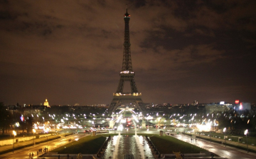Kilenc hónap után újra megnyitották az Eiffel-tornyot