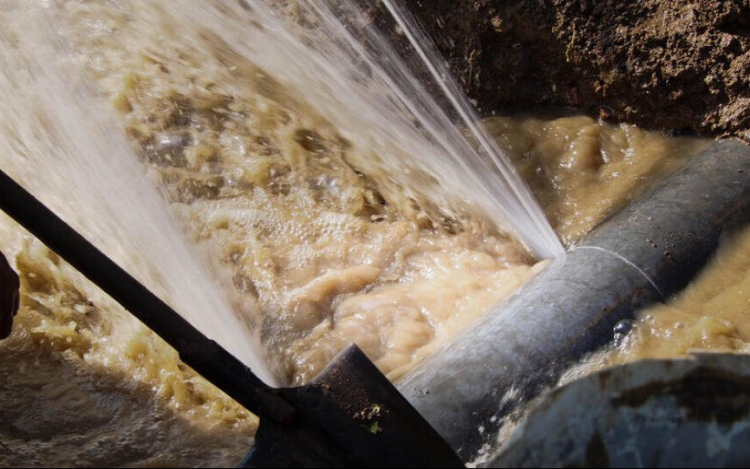 Pozsony: Főréven pincéket öntött el a víz