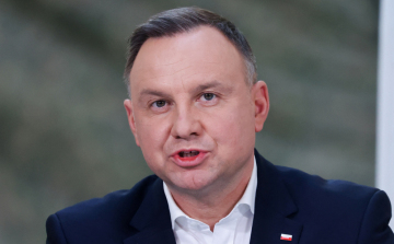 Lengyelek: Orbán politikája sokba fog kerülni a magyaroknak