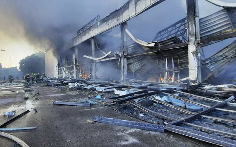 Ukrajna terrorizmusnak minősíti a kremencsuki támadást