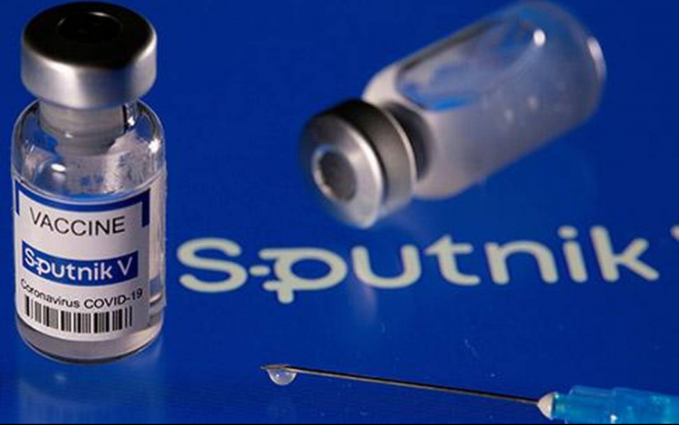 Az oroszok hazavittek bevizsgálni 600 darab Szputnyik V. vakcinát