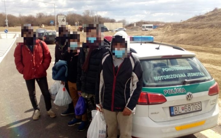 Illegális bevándorlókat fogtak el Szenc mellett