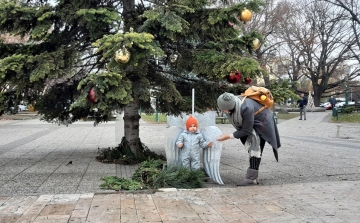 Somorja: A városi karácsonyfa alatt angyalszárnyakat próbálhatunk
