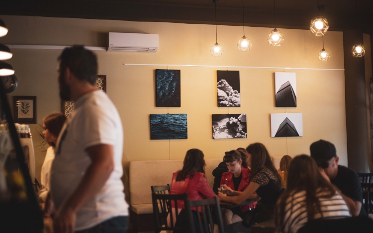 Fekete Nándor fotókiállítása a Buena Coffee House-ban
