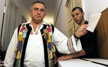 Mégsem kell fizetnie a román politikusnak, aki a lovak nyelvének nevezte a magyart