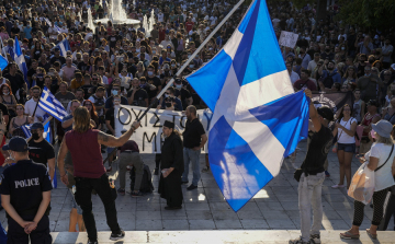 Az oltás ellen tüntettek Görögországban