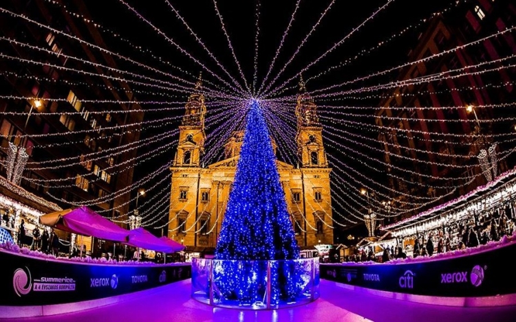 A koronavírus miatt online tartják a budapesti karácsonyi vásárt 