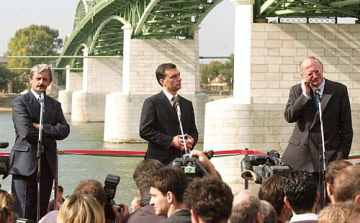 Ezen a napon: október 11. – Átadták a Mária Valéria hidat
