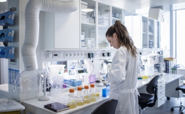 KRAJČÍ: A szlovák laboratóriumok akár 7500 mintát is képesek kivizsgálni naponta