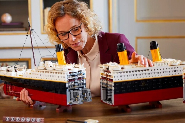 Még sosem árultak ekkora LEGO-t, íme a 9090 kockából álló Titanic