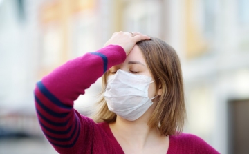 Romlott a járványhelyzet Csehországban, ismét kötelező a szájmaszk az egyik régióban 
