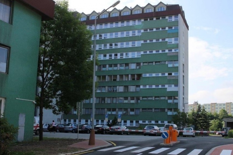 Rendőrség: Kizuhant egy gyermek a poprádi kórház nyolcadik emeletéről