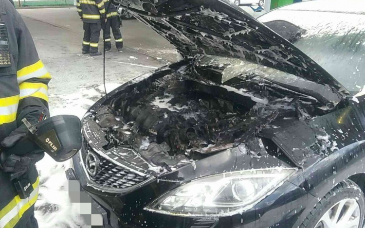 Pozsony: Egy malomvölgyi benzinkúton kigyulladt egy gépkocsi