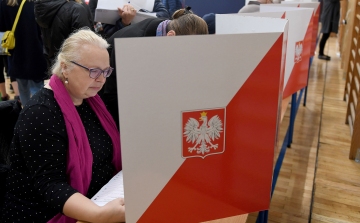 Lengyel elnökválasztás - Megnyíltak a szavazóhelyiségek
