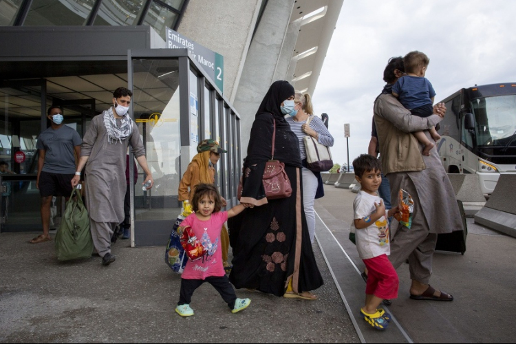 Hallani sem akar az afgán menekültek elosztásáról szóló kvótáról a német belügyminiszter